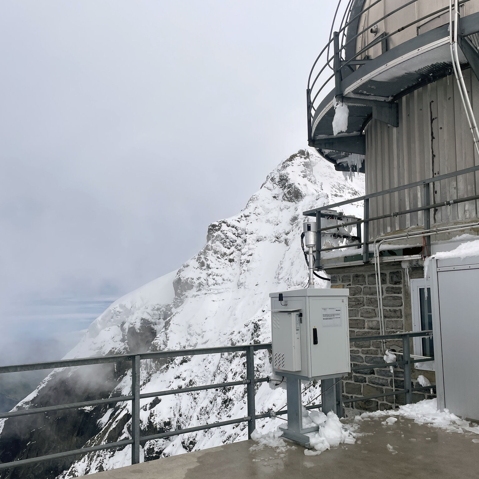 SwisensPoleno Jupiter at Jungfraujoch: view from the terrace of the Sphinx Observatory